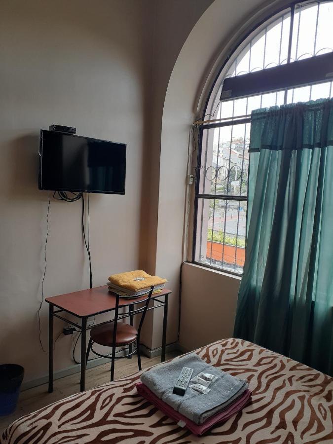 Hostal Mediodia كويتو المظهر الخارجي الصورة