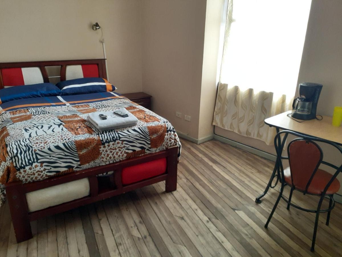 Hostal Mediodia كويتو المظهر الخارجي الصورة